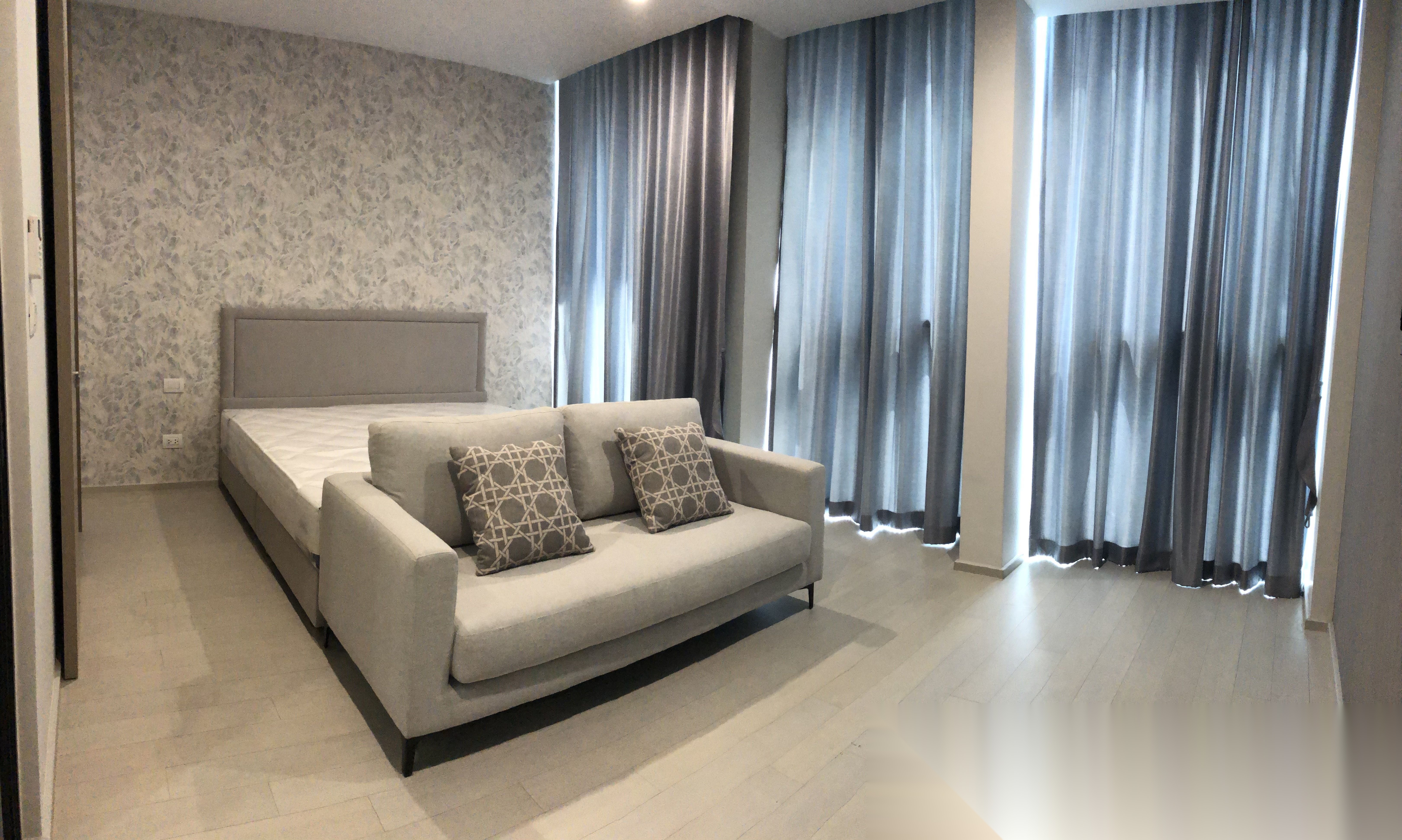 1 Bedroom Condo for sale at Noble Ploenchit — photo 1
