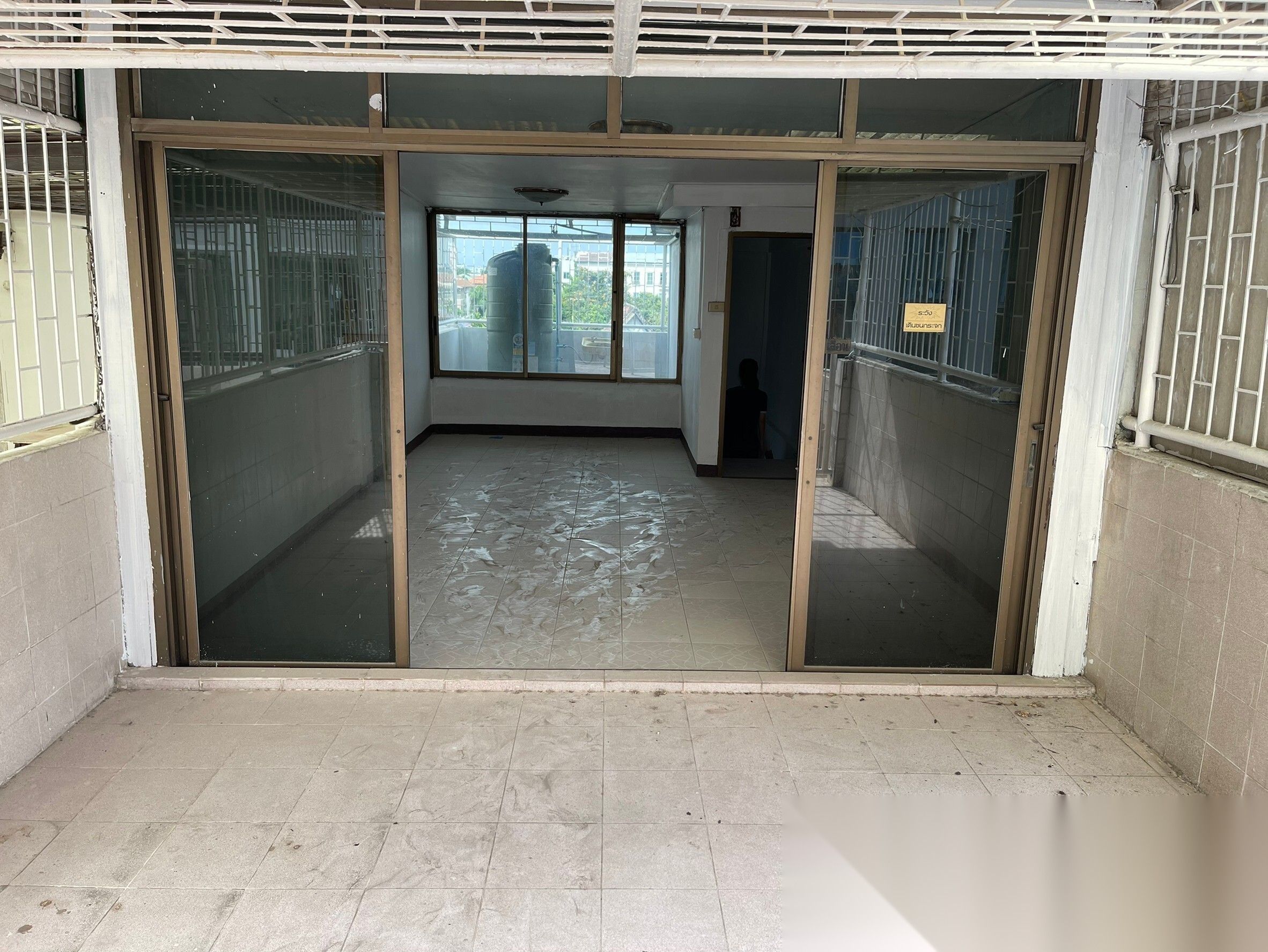 Commercial Building 3.5 Floors Soi Lat Phrao 23 Area Next to The BTS — photo 3