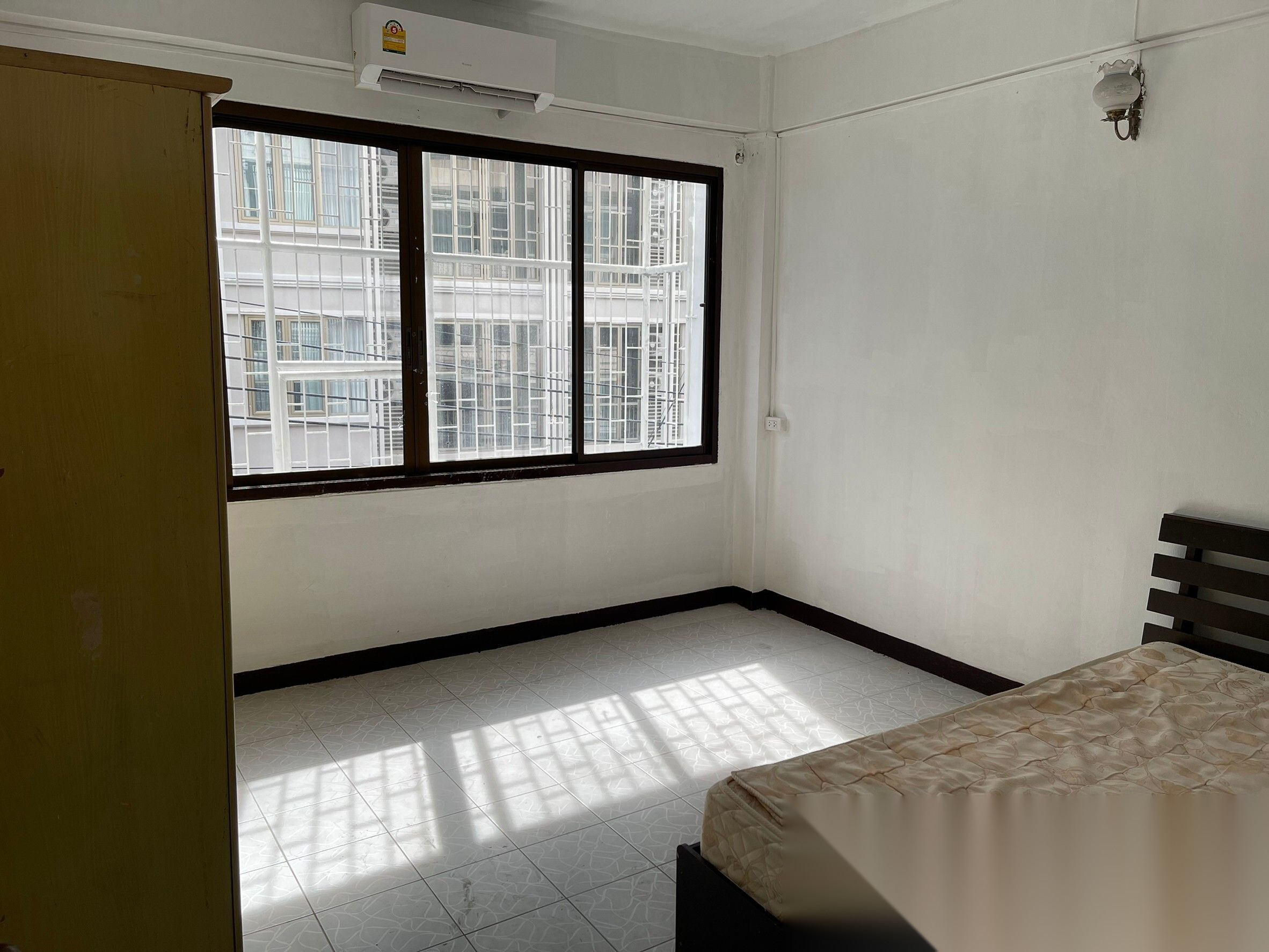Commercial Building 3.5 Floors Soi Lat Phrao 23 Area Next to The BTS — photo 5