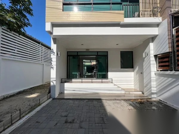 3 Bedroom Townhouse for sale at Uptown Sathupradit — photo 3