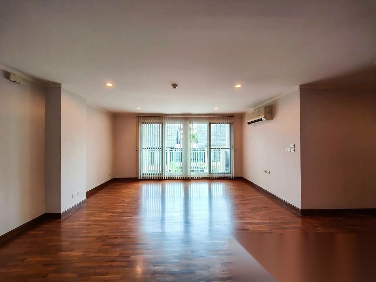 3 Bedroom Condo for sale at Baan Siri Sukhumvit 13 — photo 2