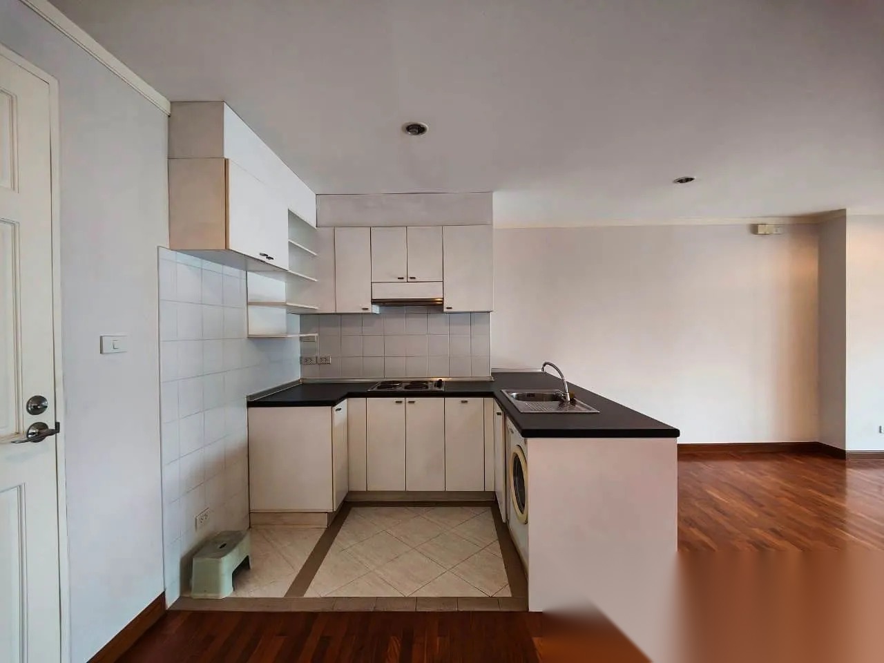 3 Bedroom Condo for sale at Baan Siri Sukhumvit 13 — photo 4