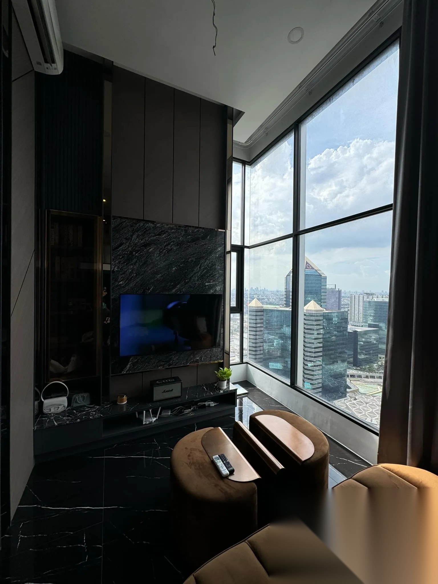 2 Bedroom Condo for sale at Knightsbridge Space Ratchayothin — photo 4