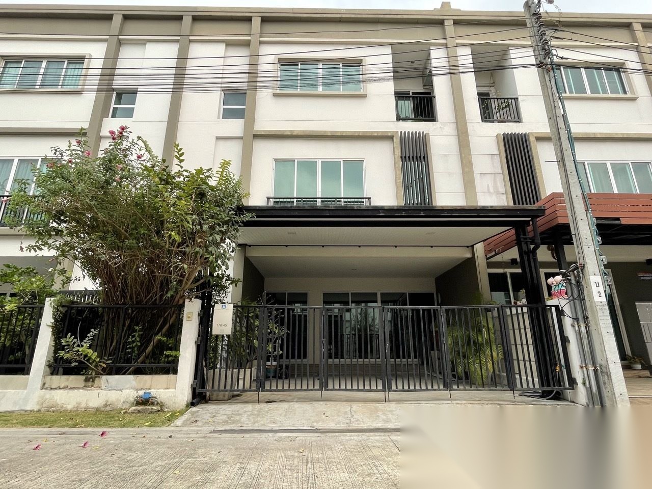 3 Bedroom Townhouse for sale at Lumpini Town Place Sukhumvit 62 — photo 2