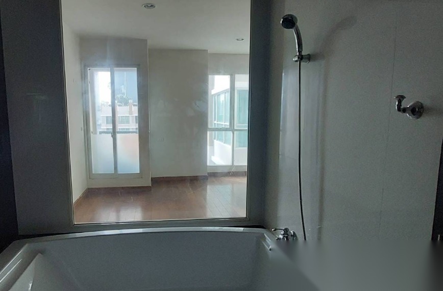 Studio Condo for sale at The Address Chidlom — photo 5