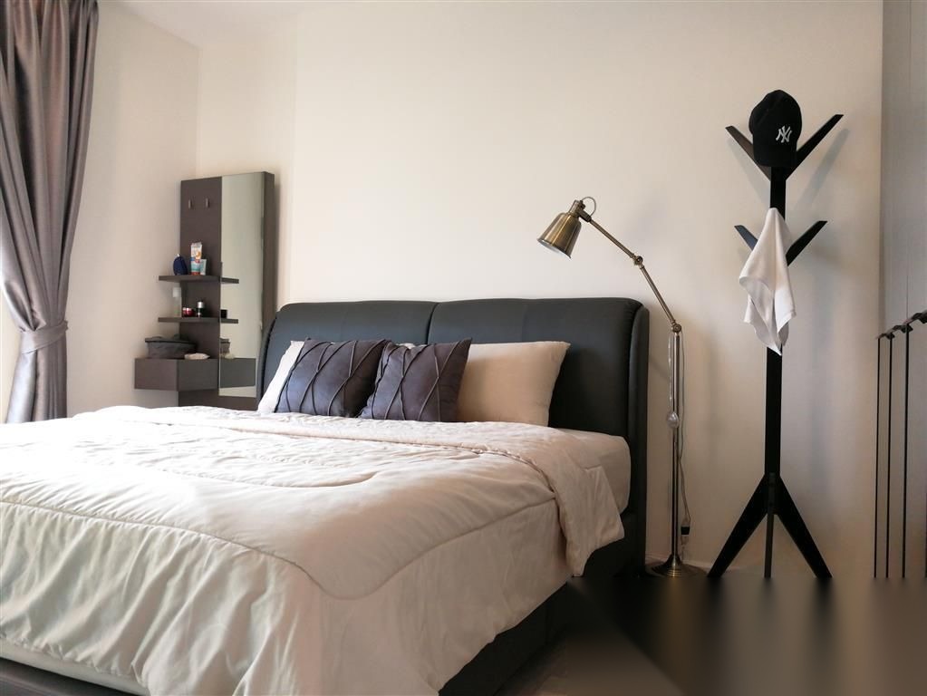 1 Bedroom Condo for sale at The Key Sathorn-Charoenraj — photo 4