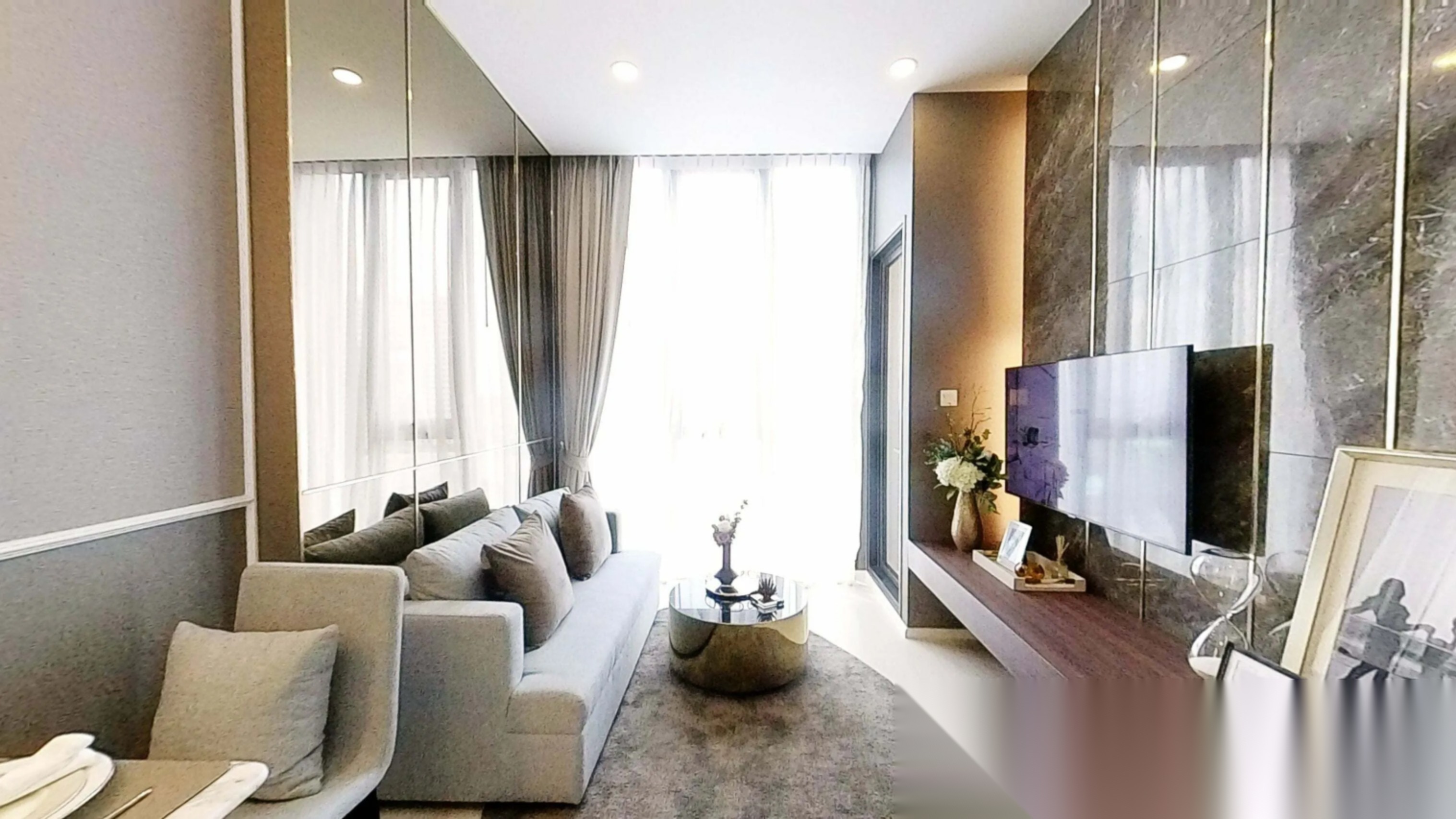 2 Bedroom Condo for sale at Mazarine Ratchayothin — photo 2