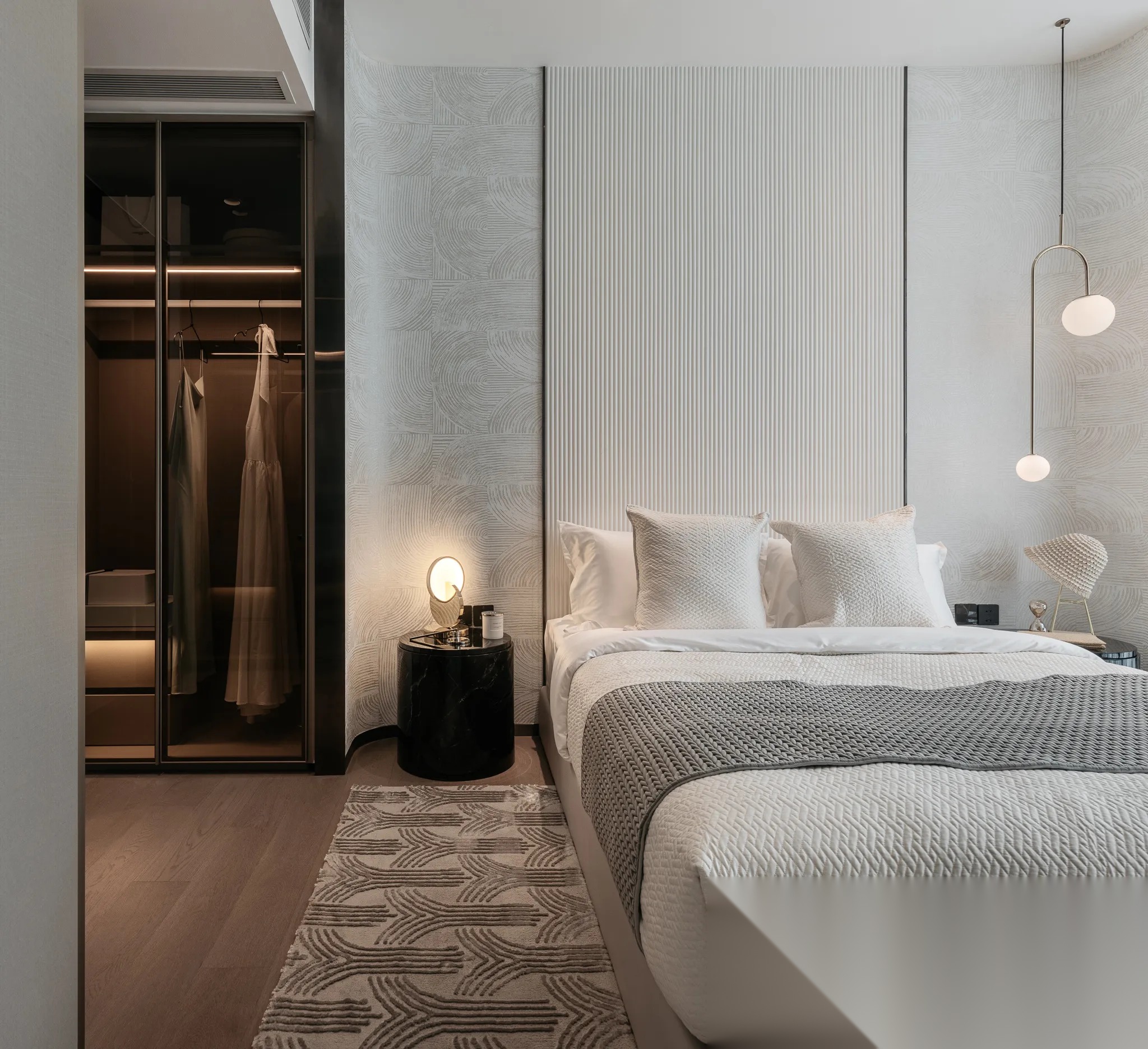 1 Bedroom Condo for sale at The Embassy Wireless — photo 1
