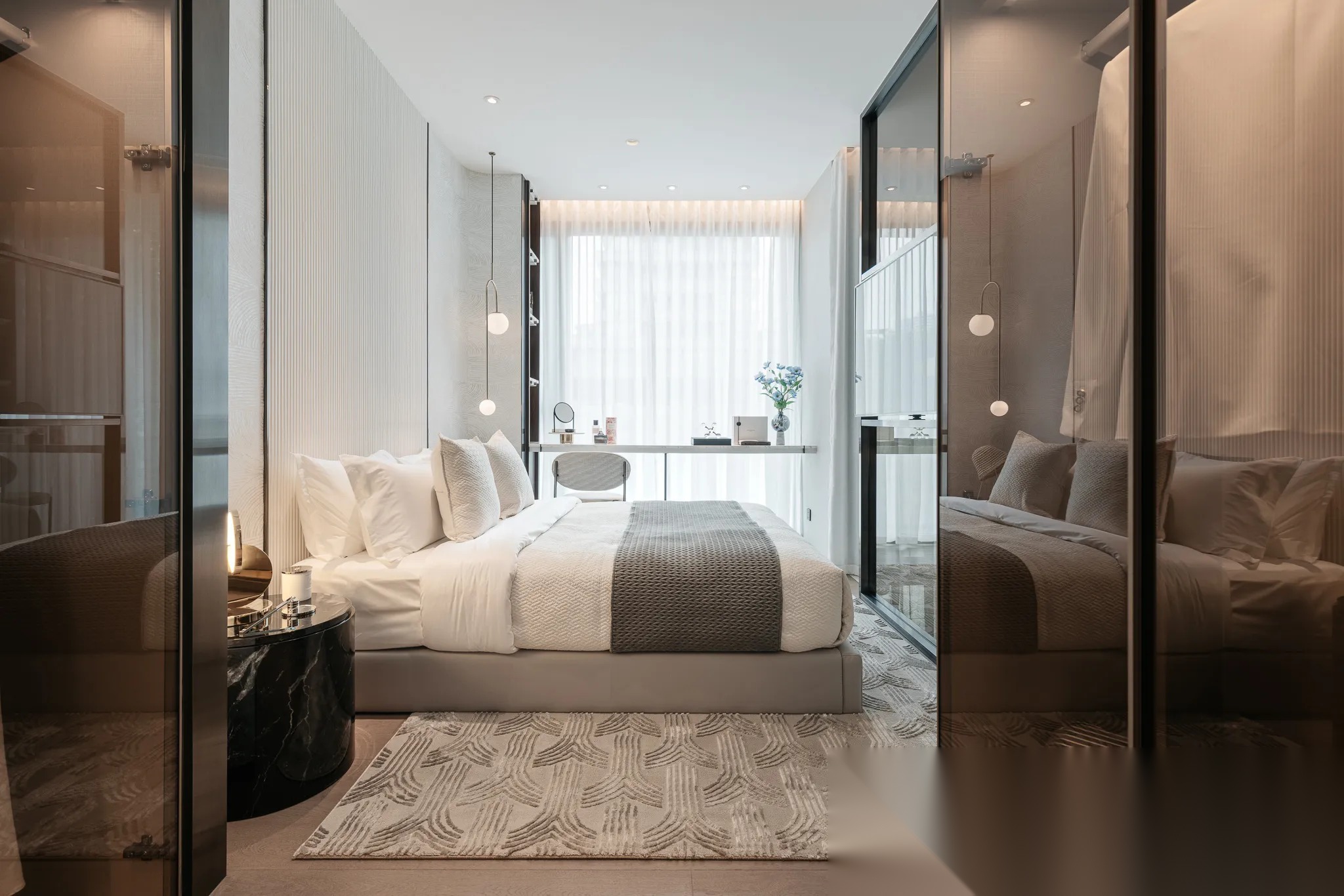 1 Bedroom Condo for sale at The Embassy Wireless — photo 3