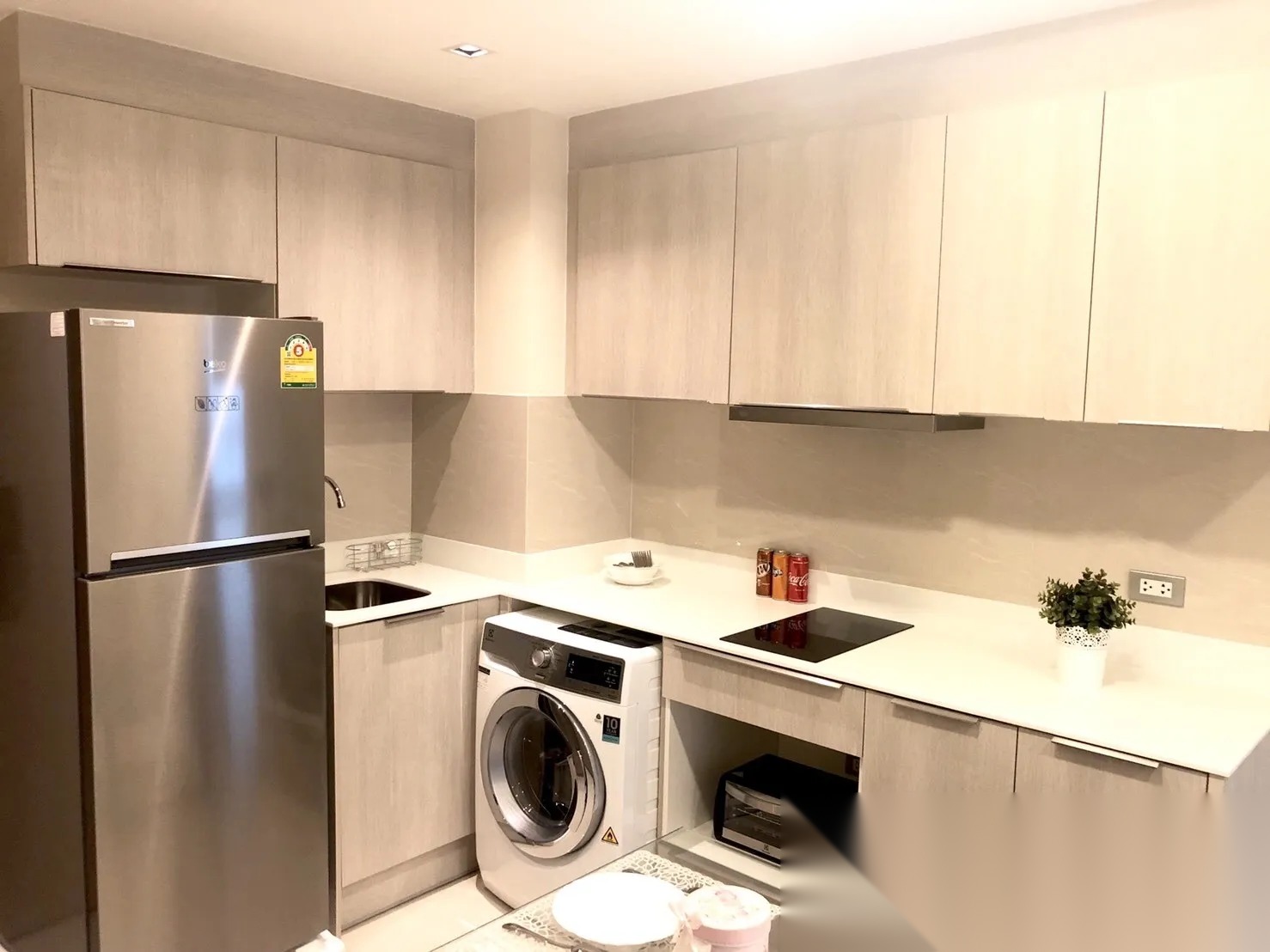 2 Bedroom Condo for sale at Vtara Sukhumvit 36 — photo 2