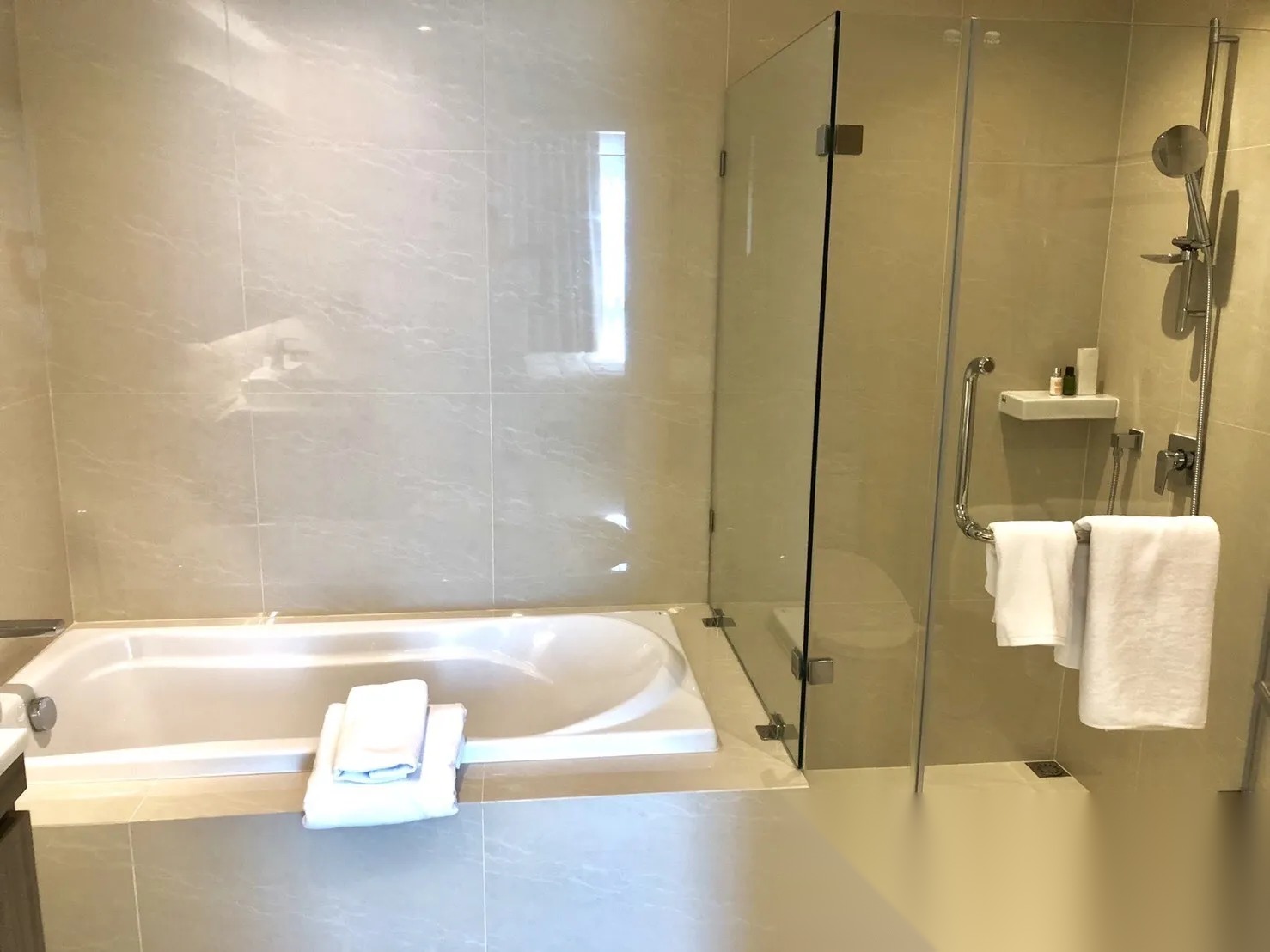 2 Bedroom Condo for sale at Vtara Sukhumvit 36 — photo 5