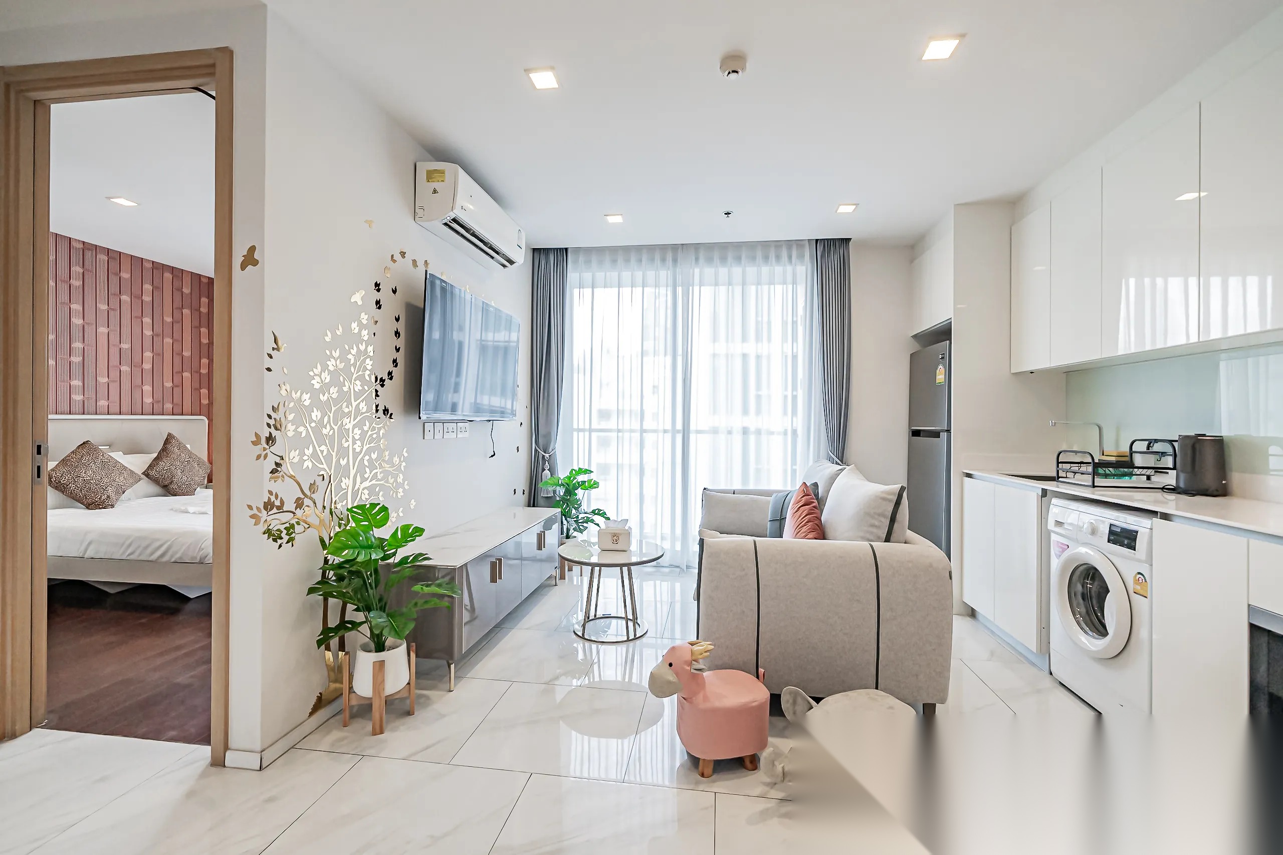 1 Bedroom Condo for sale at Hyde Sukhumvit 11 — photo 2