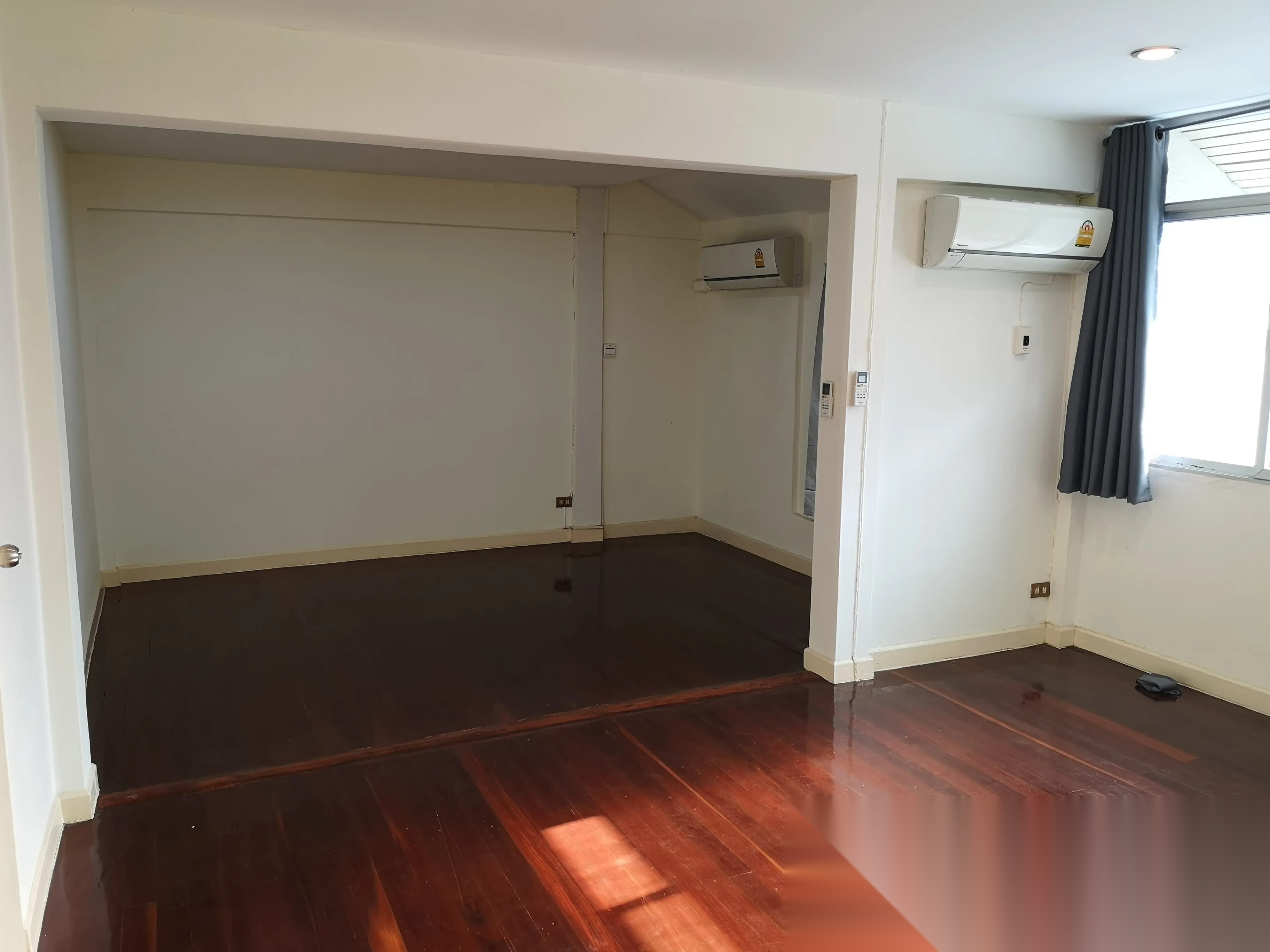 Townhouse for Sale Very Good Location Near BTS Phrom Phong — photo 1