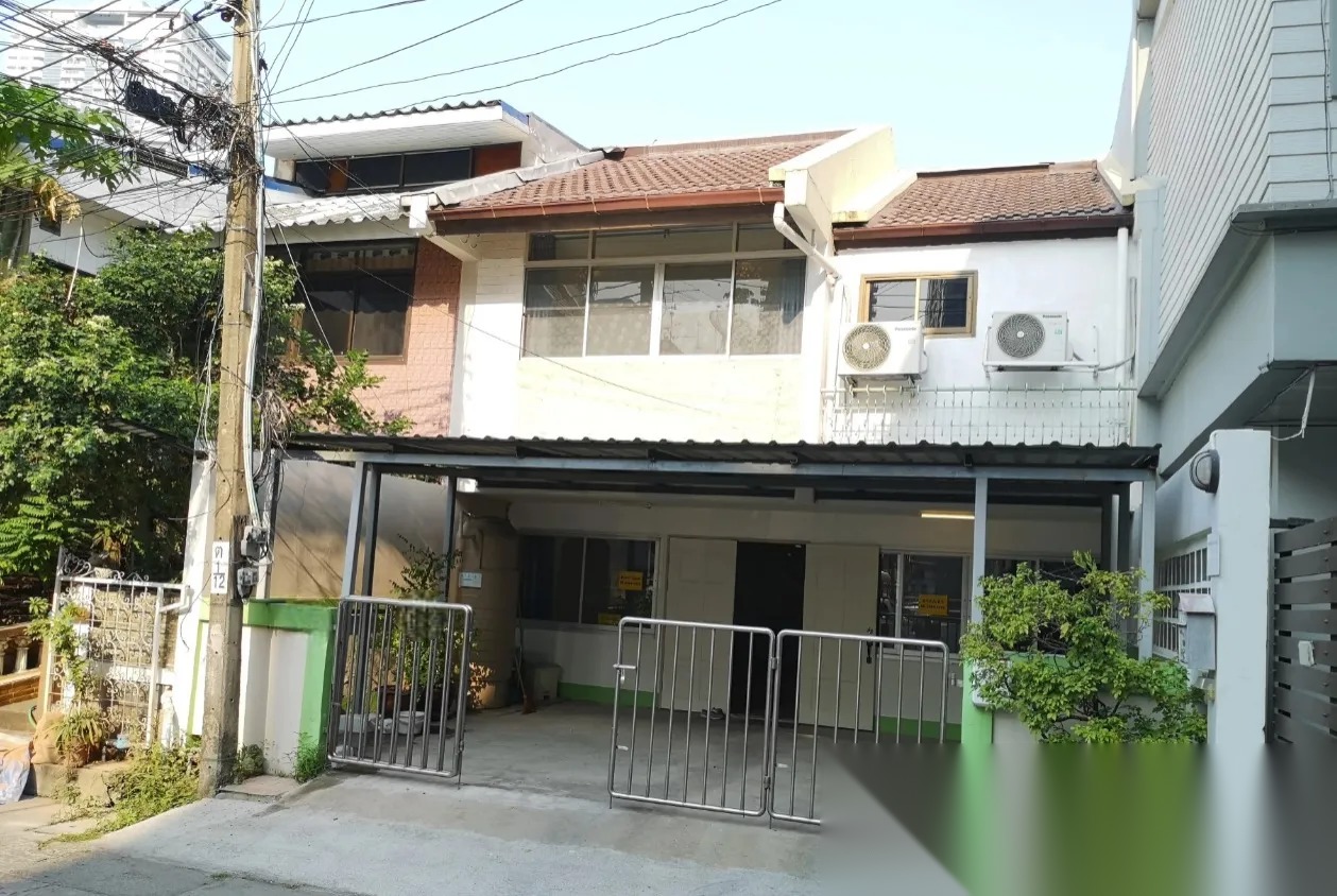 Townhouse for Sale Very Good Location Near BTS Phrom Phong — photo 2