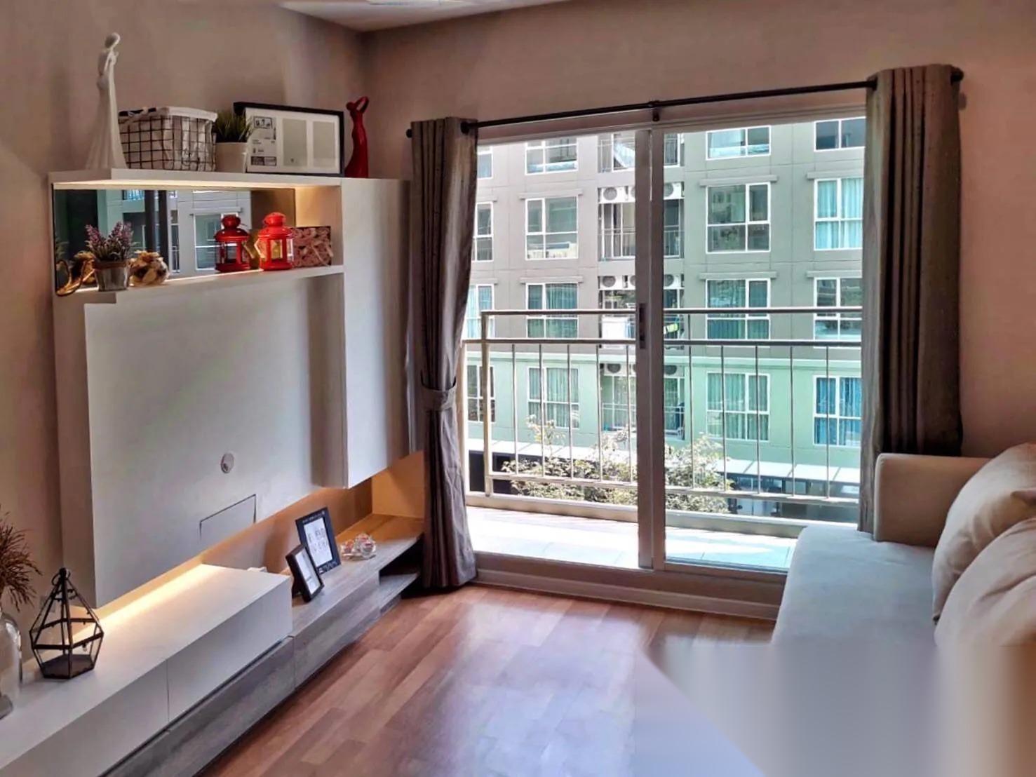 1 Bedroom Condo for sale at Lumpini Place Bangna Km.3 — photo 2
