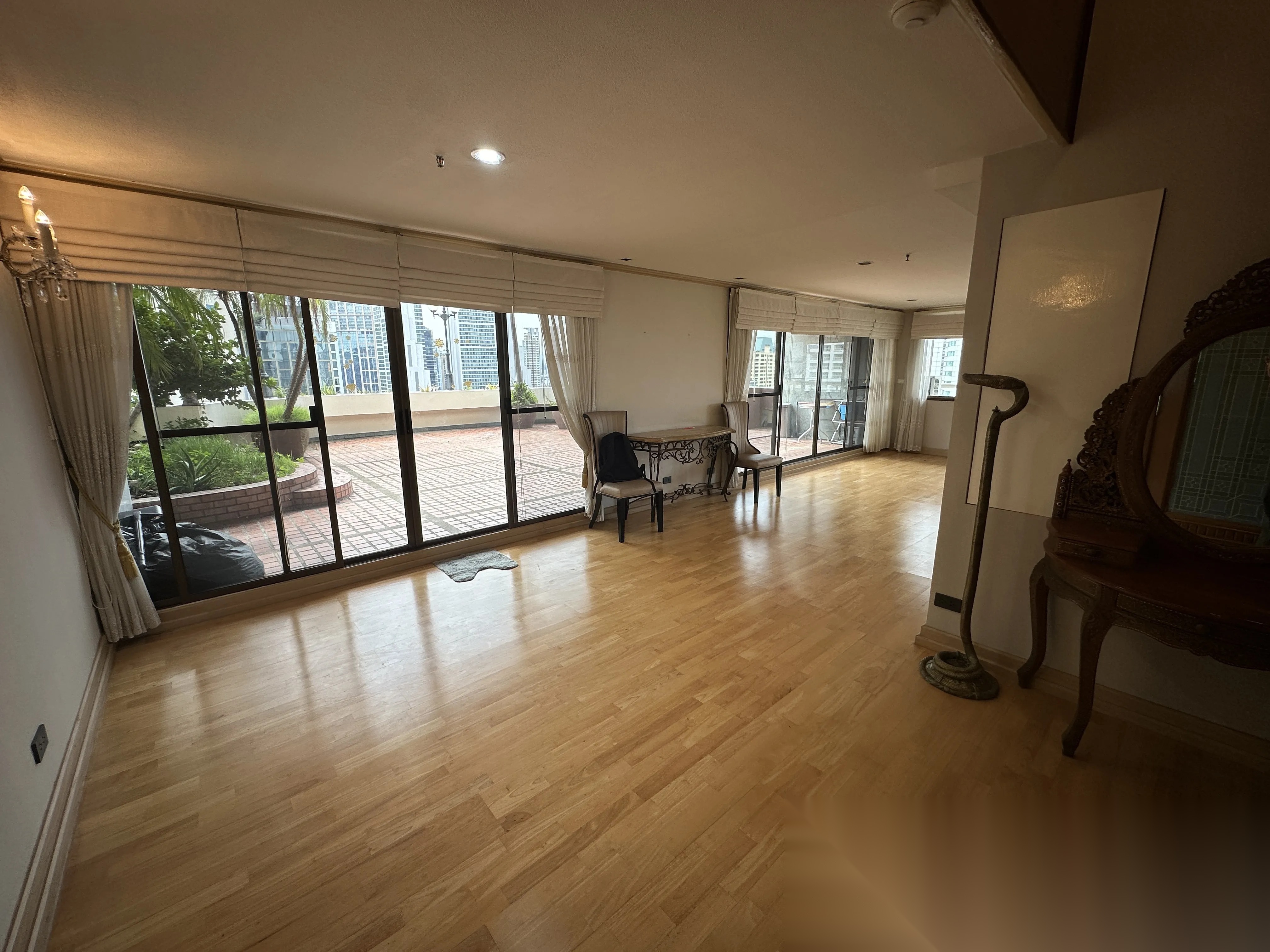 5 Bedroom Condo for sale at Fairview Tower — photo 3