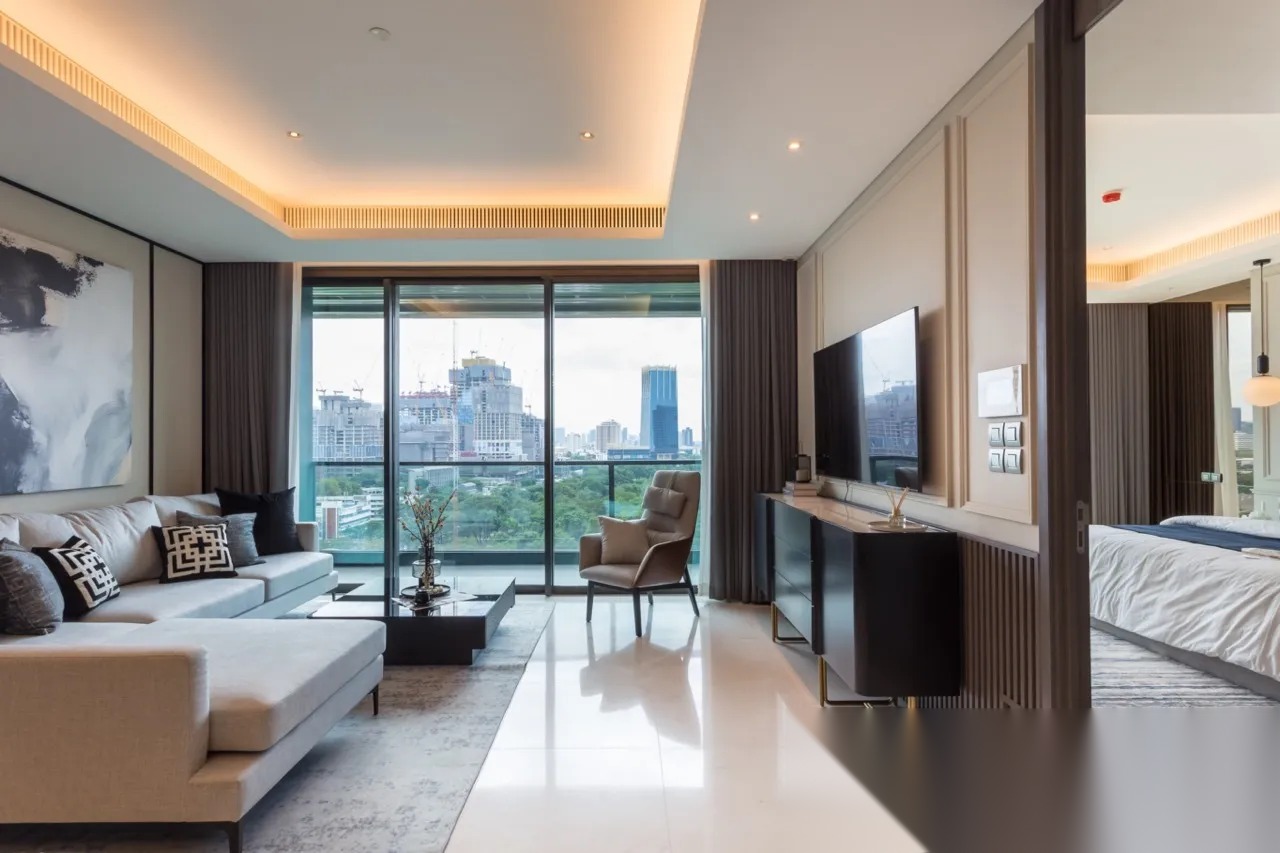 1 Bedroom Condo for sale at Sindhorn Tonson [Leasehold] — photo 2