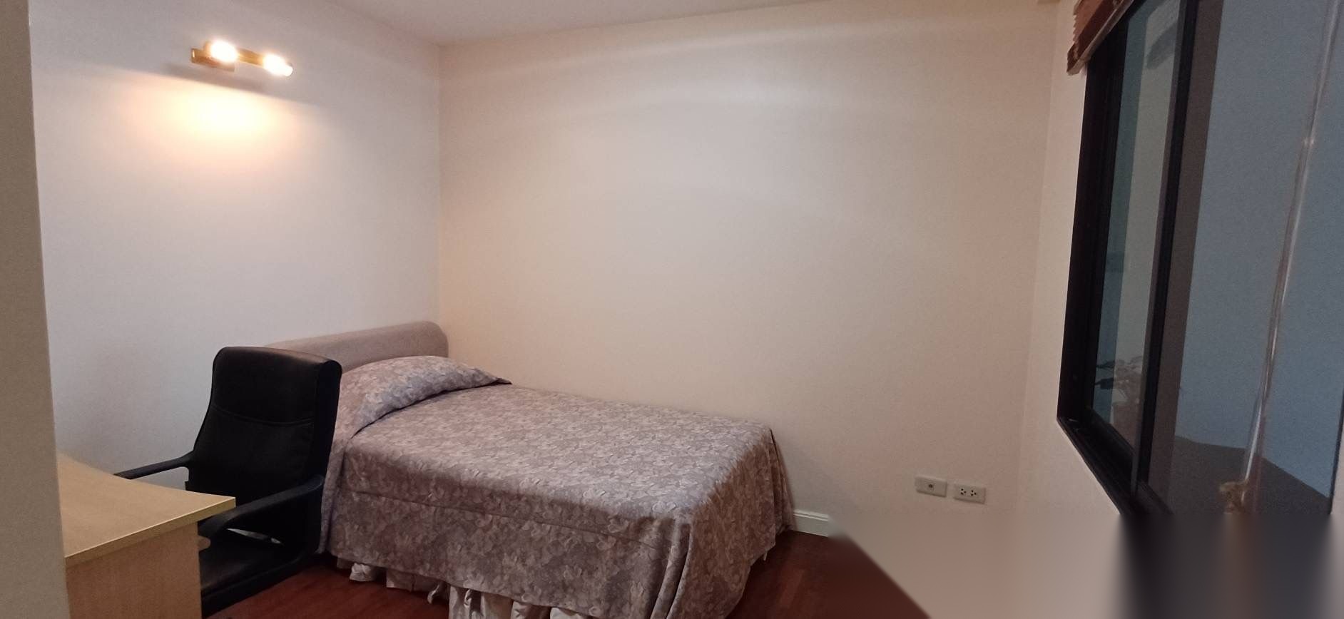 2 Bedroom Condo for sale at Navin Court — photo 4