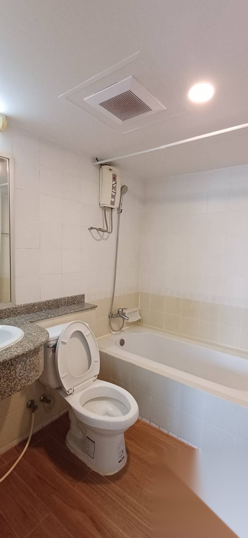 2 Bedroom Condo for sale at Navin Court — photo 5