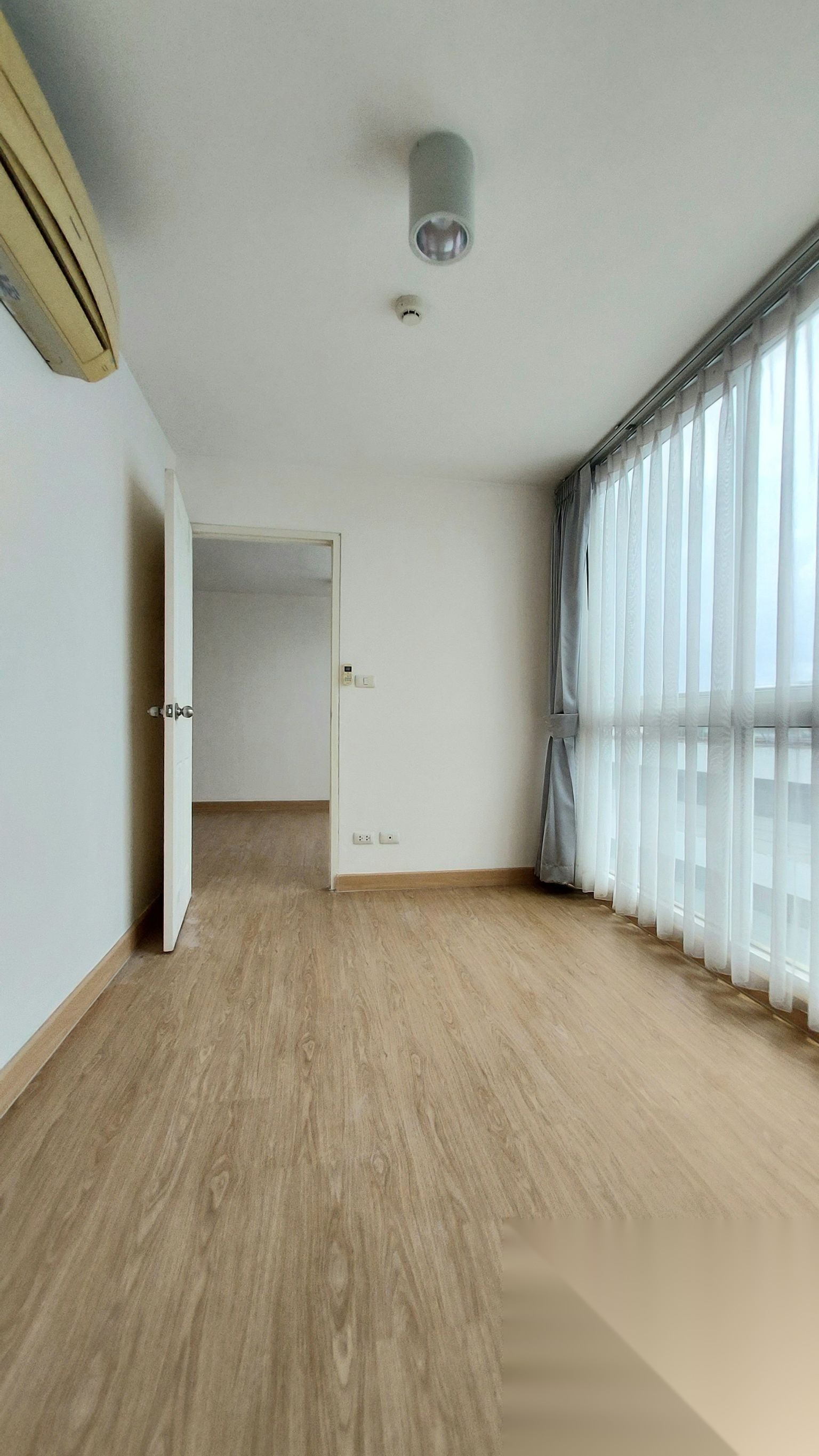 2 Bedroom Condo for sale at Chateau In Town Major Ratchayothin 2 — photo 2