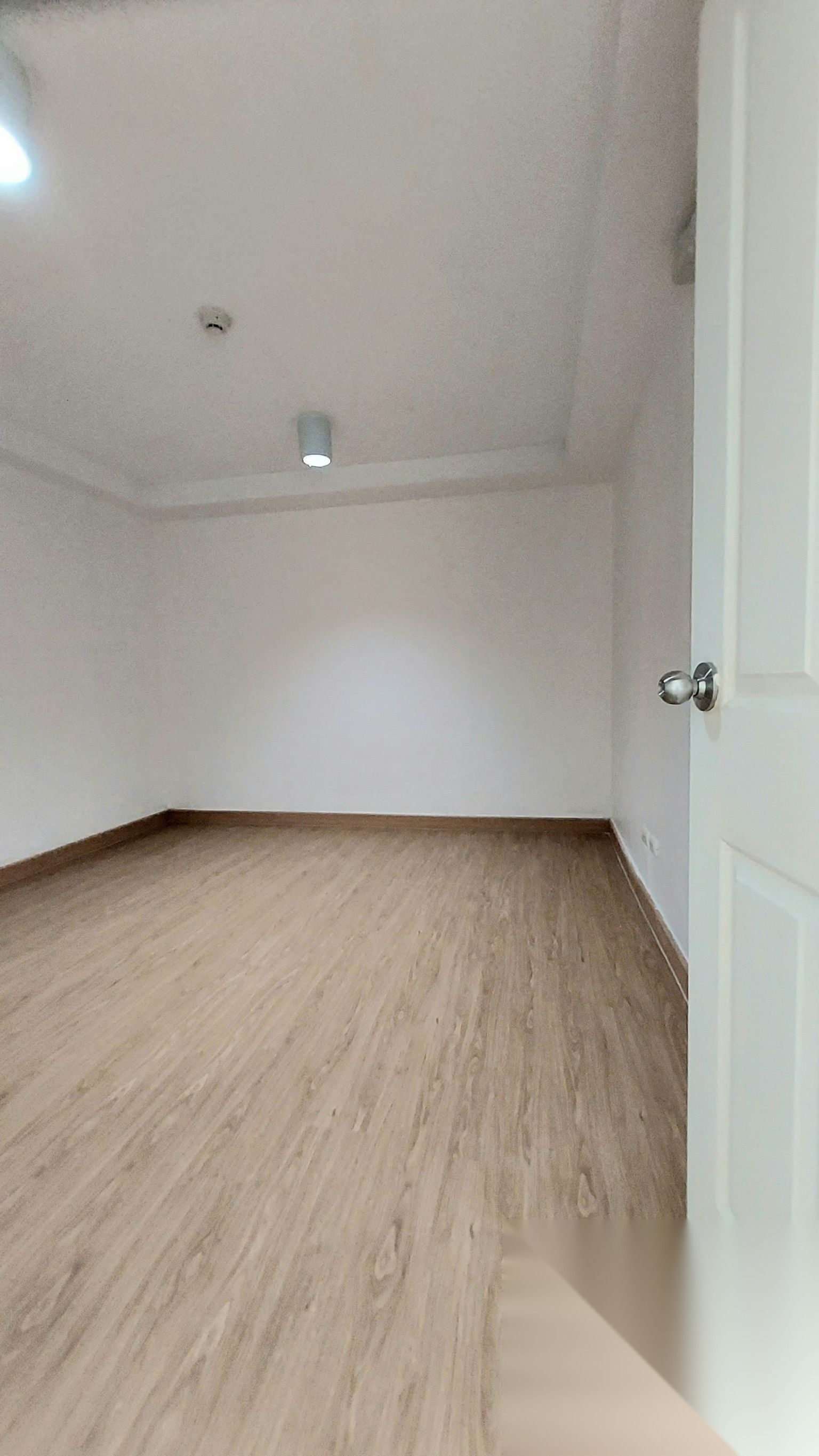 2 Bedroom Condo for sale at Chateau In Town Major Ratchayothin 2 — photo 3