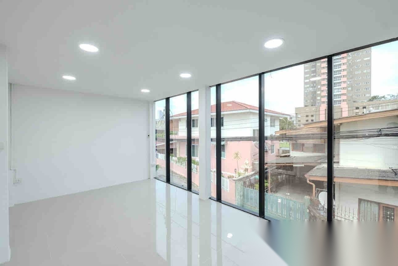 Land with Office Building for Sale in Bang Na — photo 5