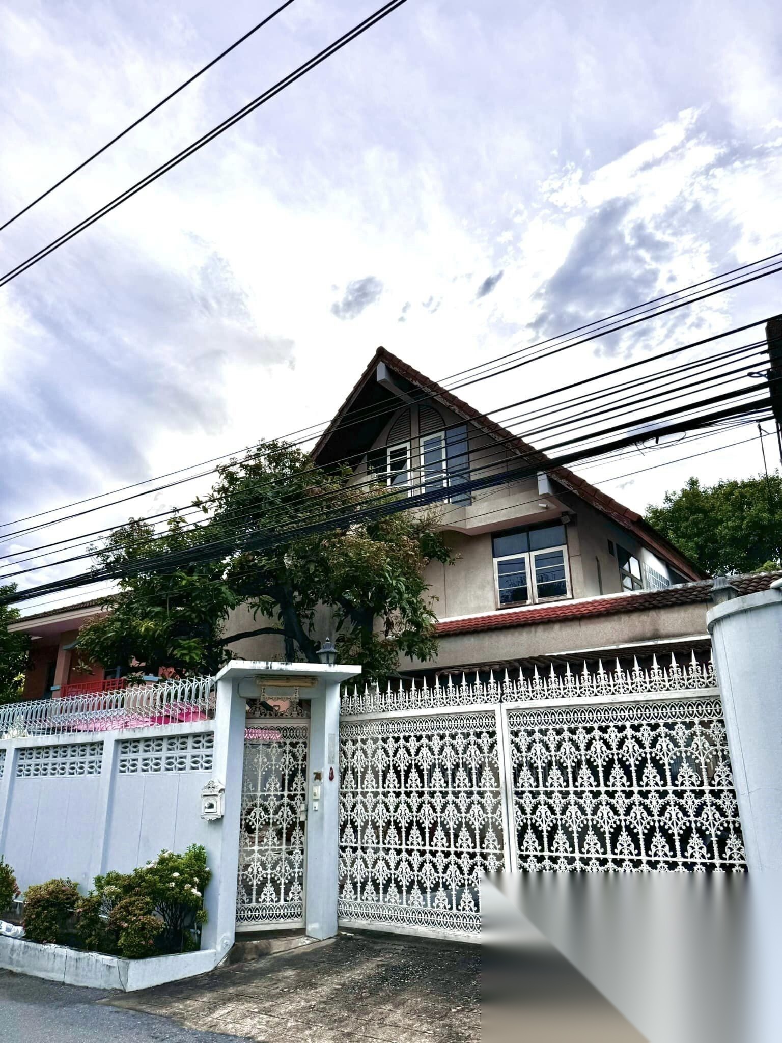 House in soi Narathiwas Rajanagarindra 18 — photo 2