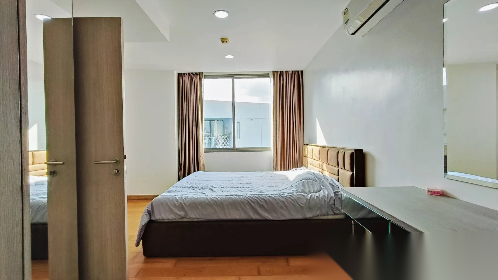 3 Bedroom Condo for sale at Downtown 49 — photo 5