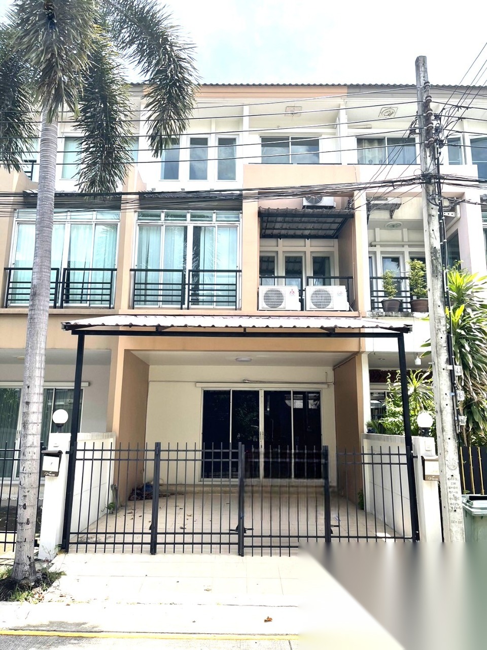 3 Bedroom Townhouse for sale at Vista Park Ratchada-Ramindra — photo 1