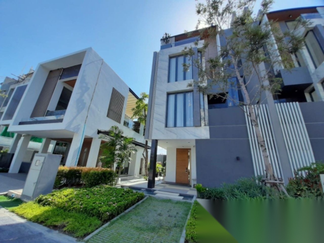 3 Bedroom Townhouse for sale at IRIS Residence 101 — photo 1