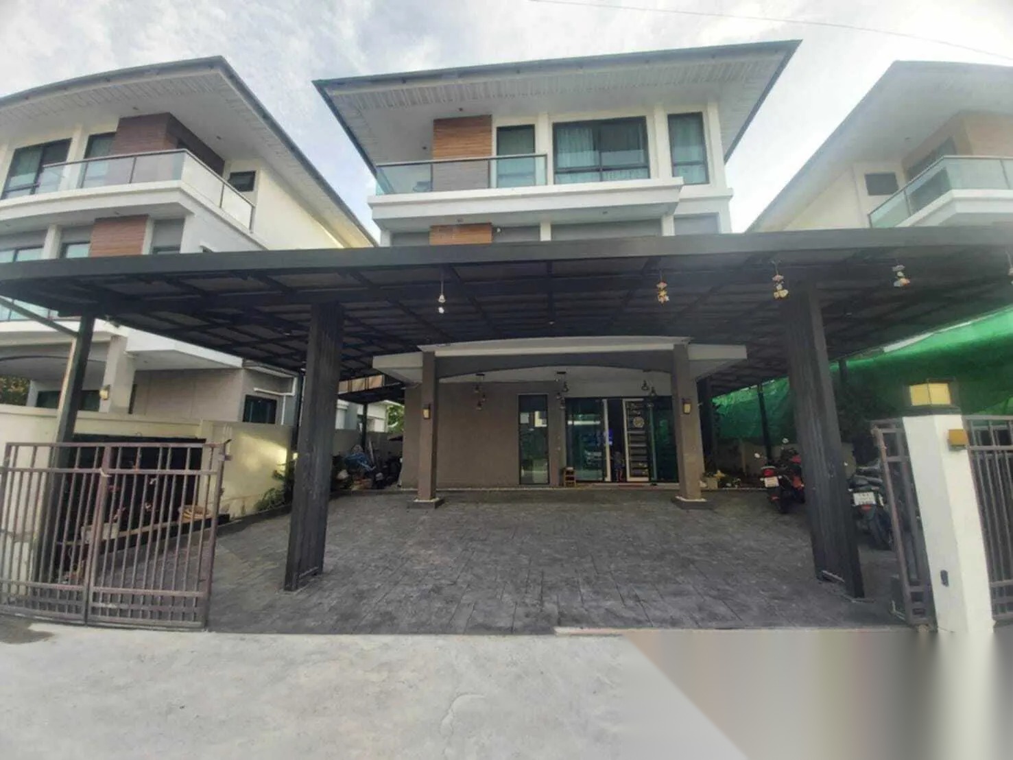 7 Bedroom House for sale at Supalai Essence Suanluang — photo 1