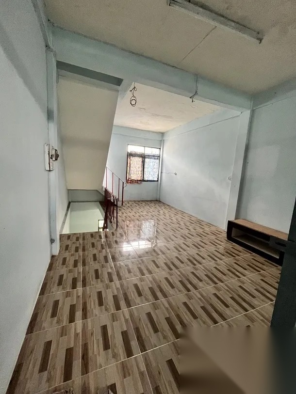 Commercial Building for Sale Soi Wat Phai Ngern — photo 1