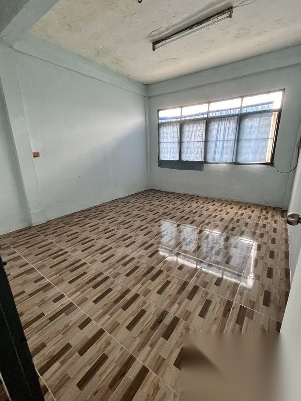 Commercial Building for Sale Soi Wat Phai Ngern — photo 3