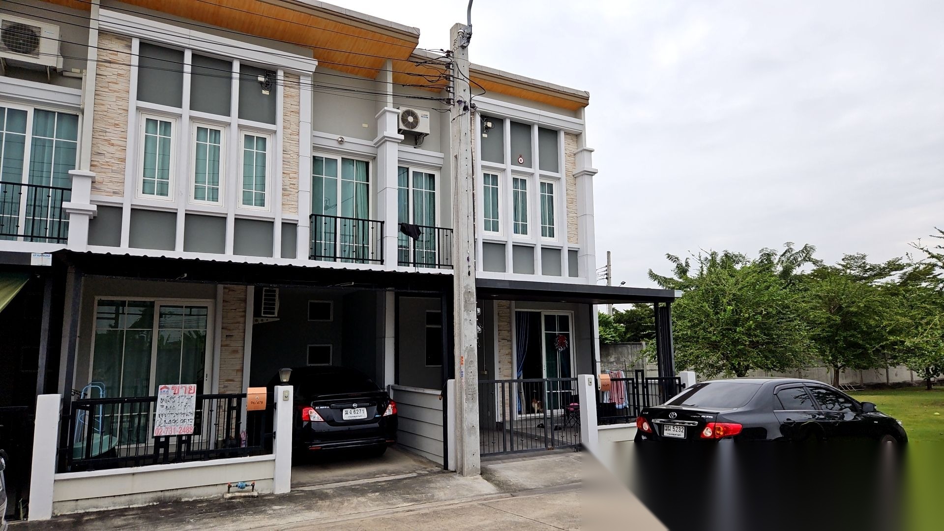 3 Bedroom Townhouse for sale at Golden Town Ramintra-Wongwaen — photo 1
