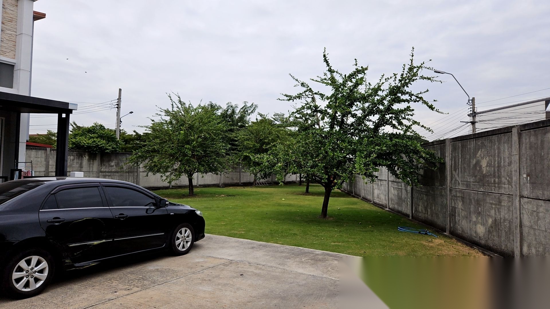 3 Bedroom Townhouse for sale at Golden Town Ramintra-Wongwaen — photo 2