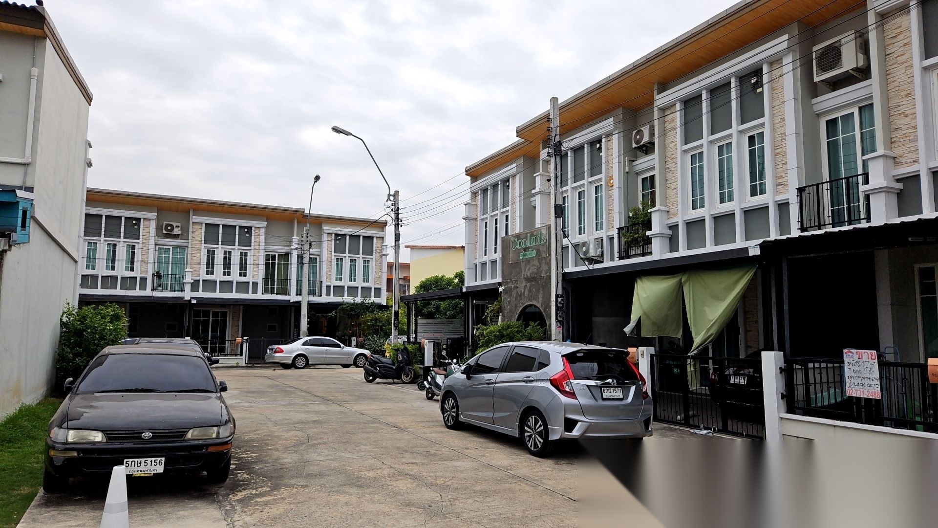 3 Bedroom Townhouse for sale at Golden Town Ramintra-Wongwaen — photo 3