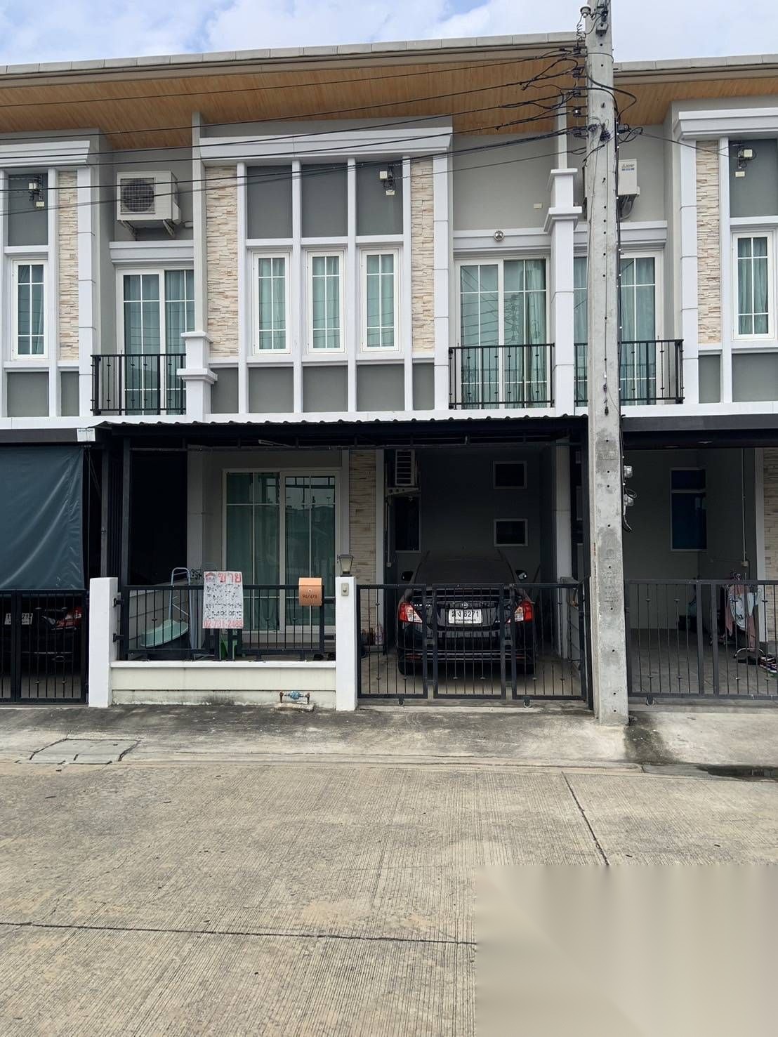 3 Bedroom Townhouse for sale at Golden Town Ramintra-Wongwaen — photo 5