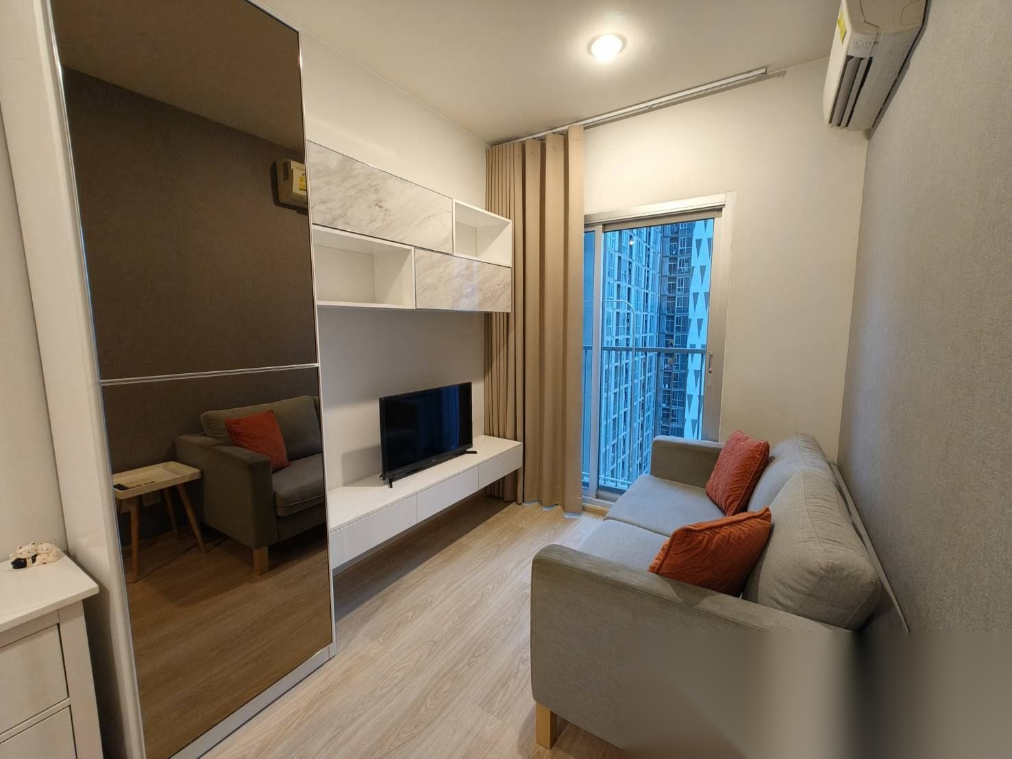 1 Bedroom Condo for sale at Noble Revolve Ratchada — photo 3
