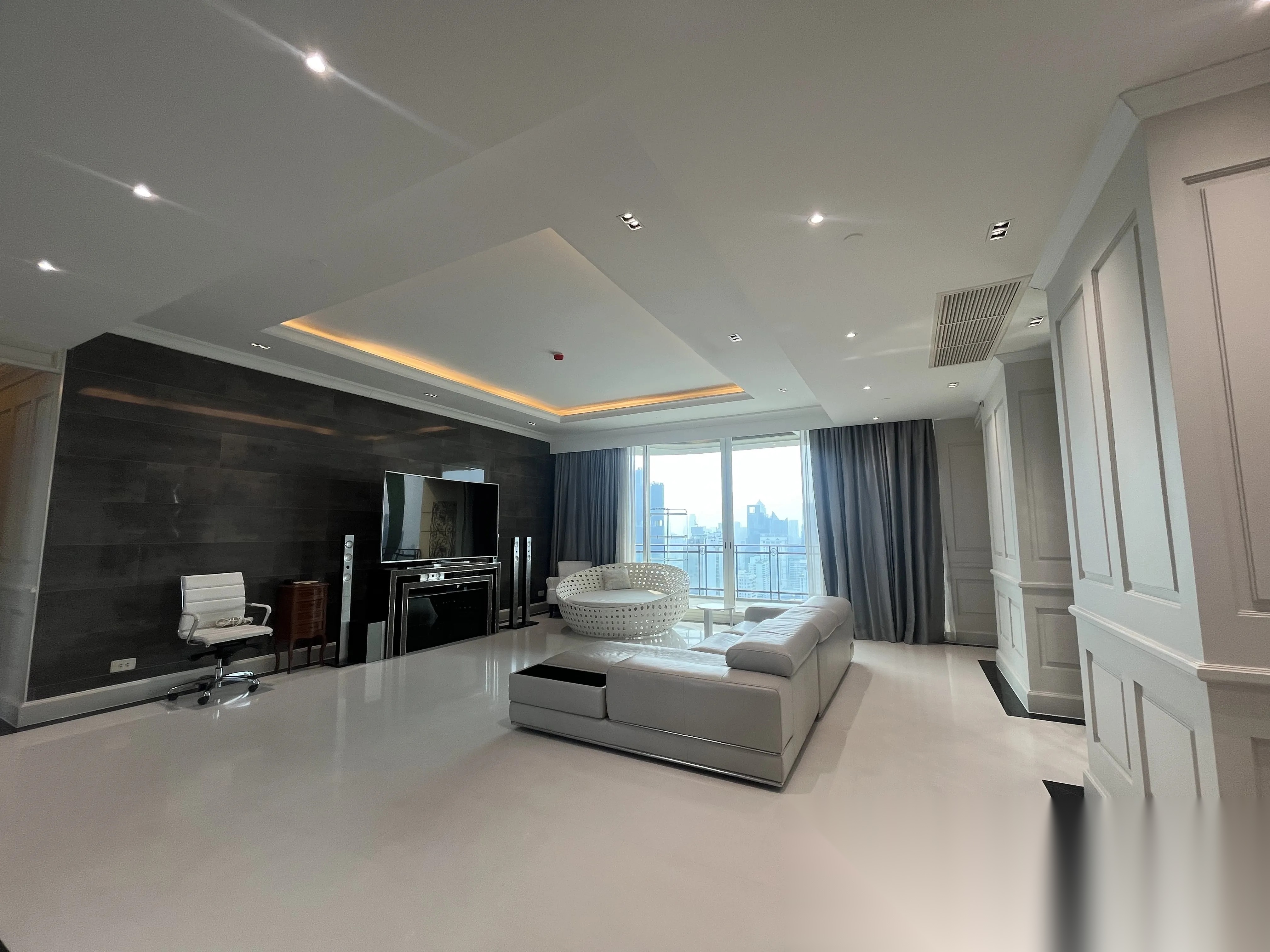 4 Bedroom Condo for sale at Royce Private Residences — photo 3