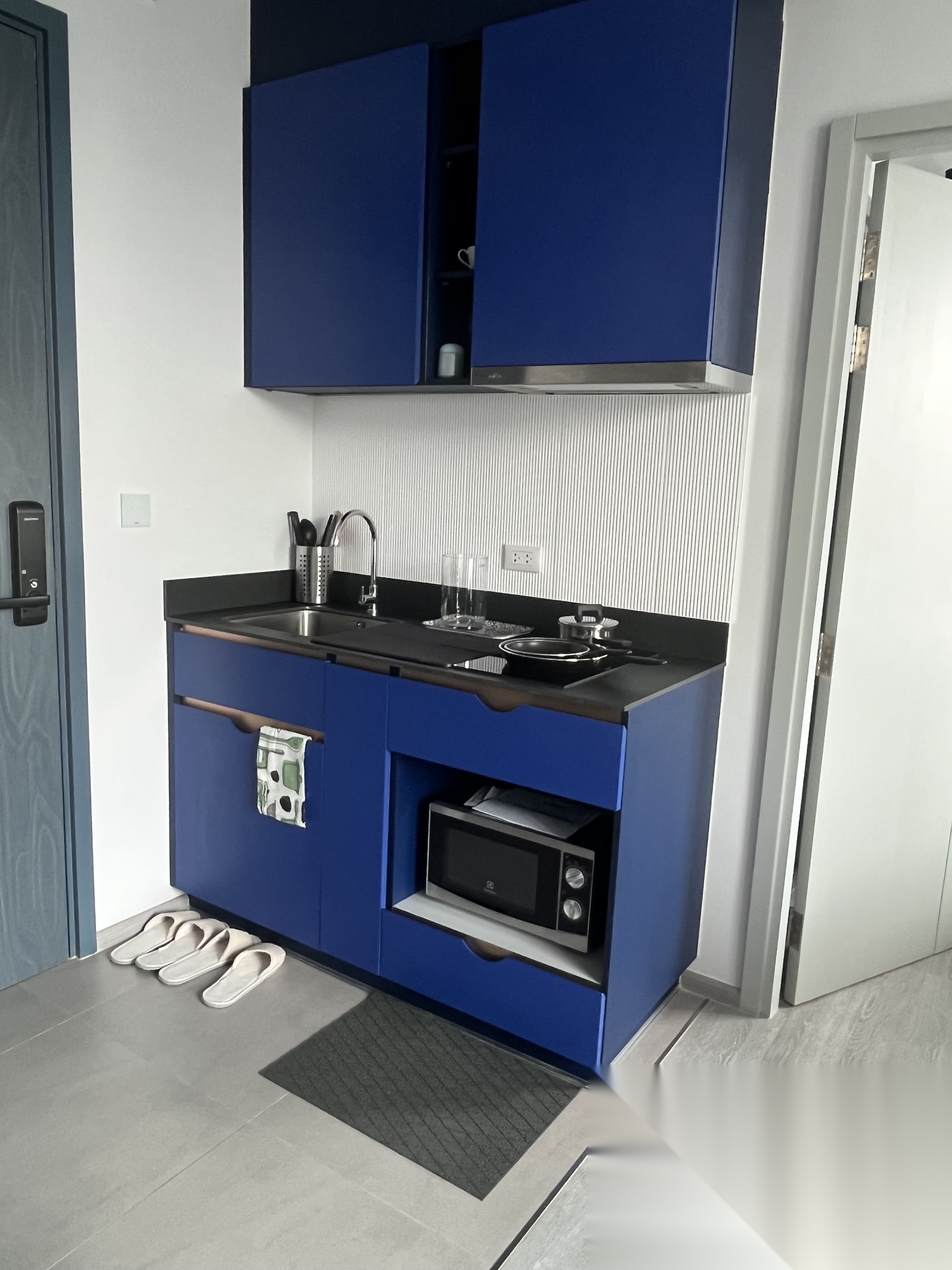 1 Bedroom Condo for sale at XT Ekkamai — photo 3