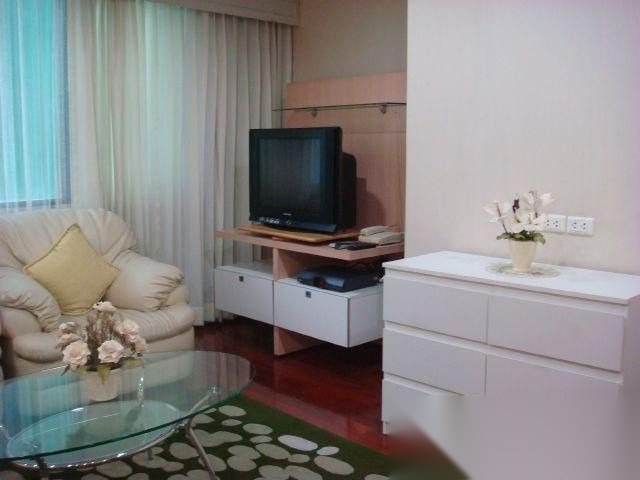 2 Bedroom Condo for sale at Regent Royal Place 1 [Leasehold] — photo 3