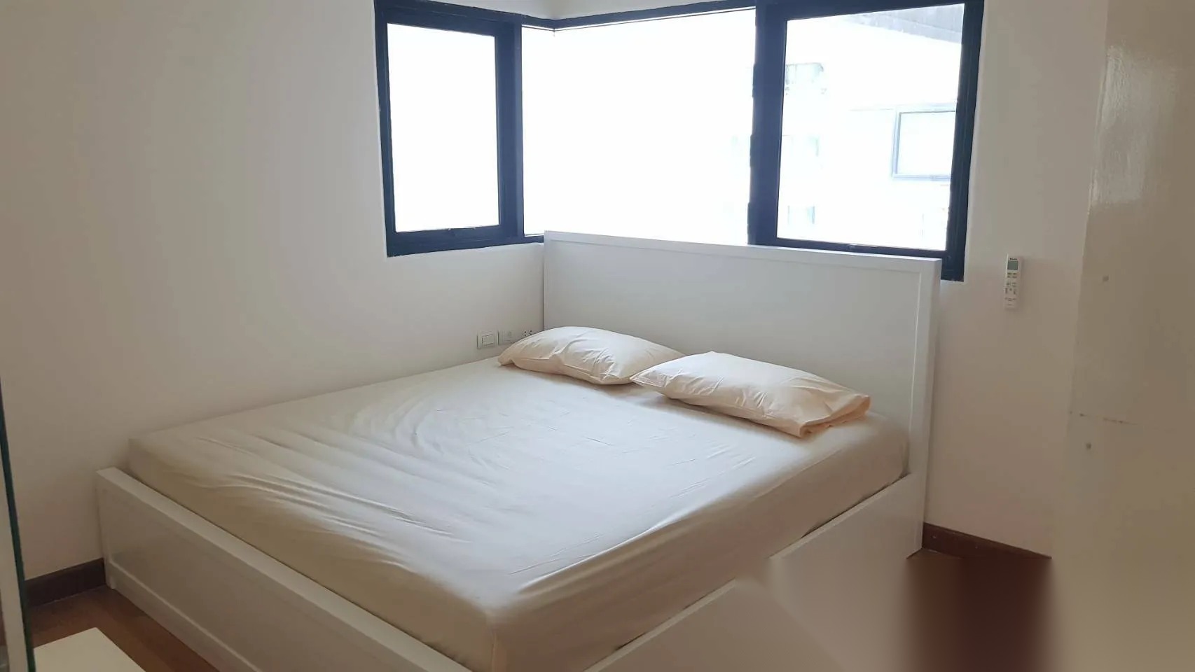 1 Bedroom Condo for sale at Sathorn Gardens — photo 3