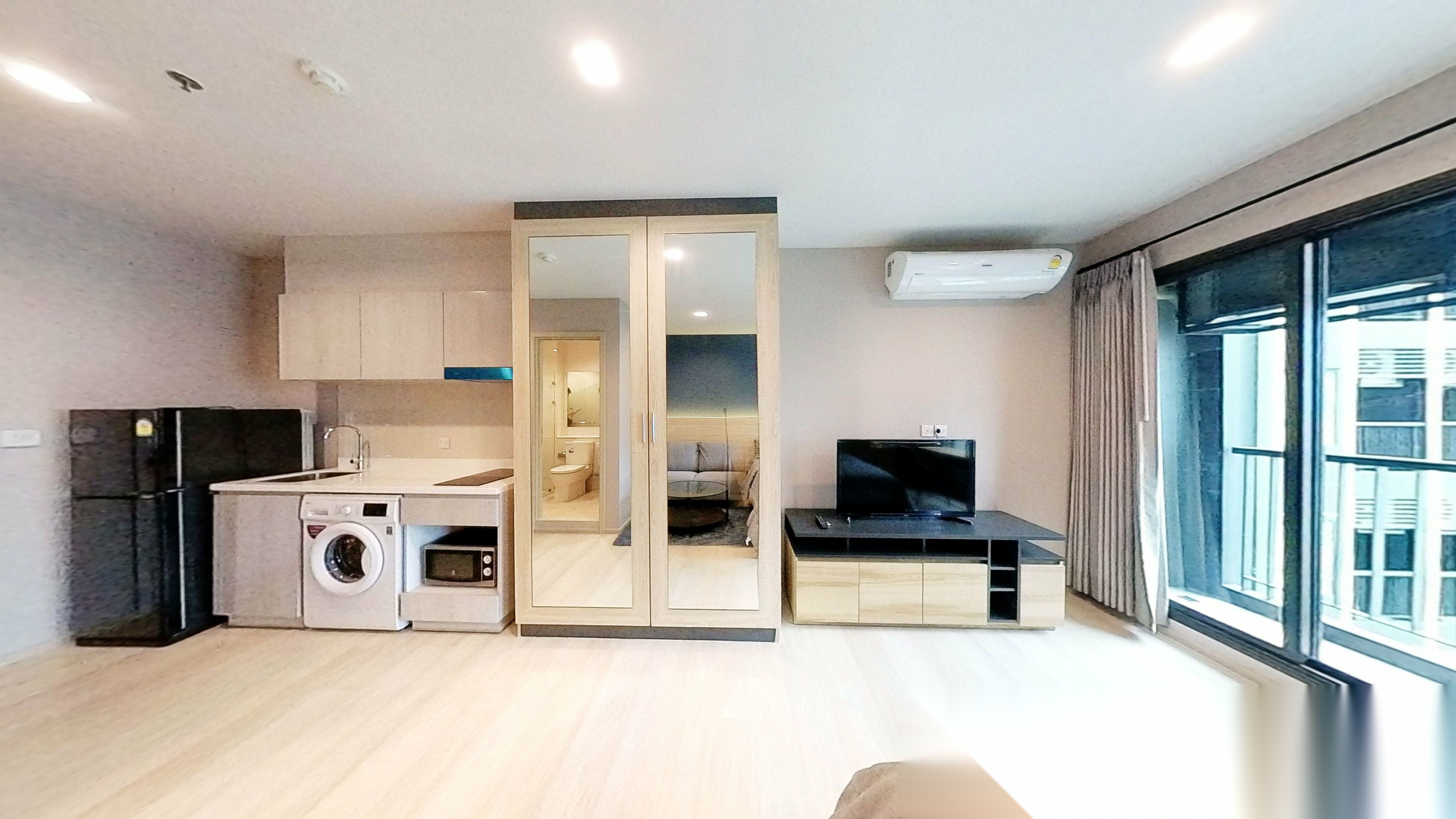 Studio Condo for sale at Life One Wireless — photo 4