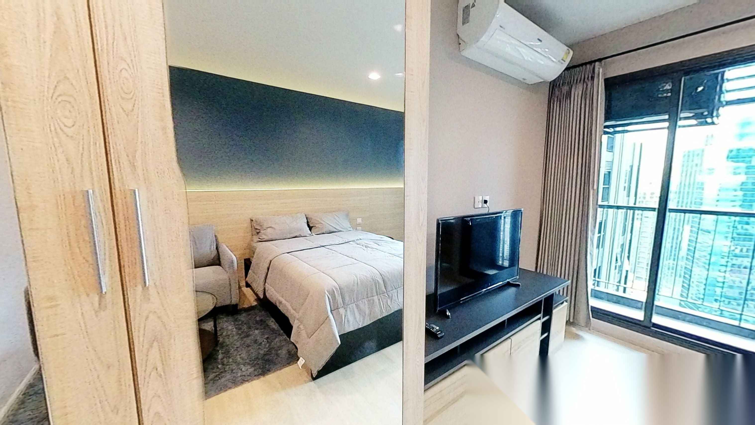 Studio Condo for sale at Life One Wireless — photo 5