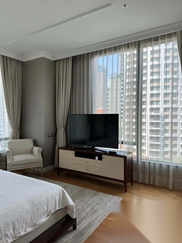 2 Bedroom Condo for sale at Sindhorn Residence [Leasehold] — photo 5