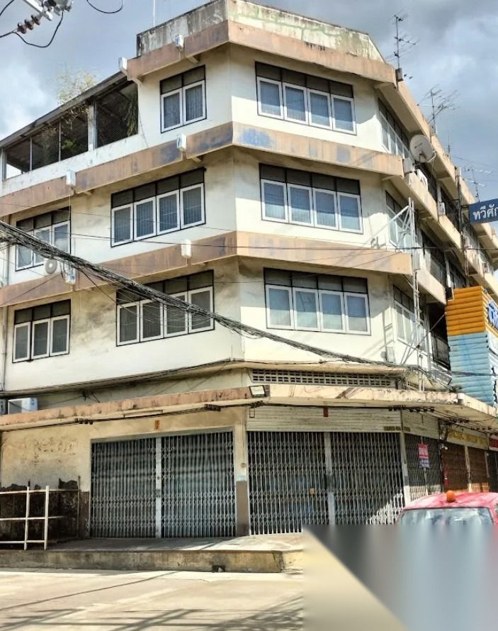 Commercial building near Lak Si Intersection — photo 1