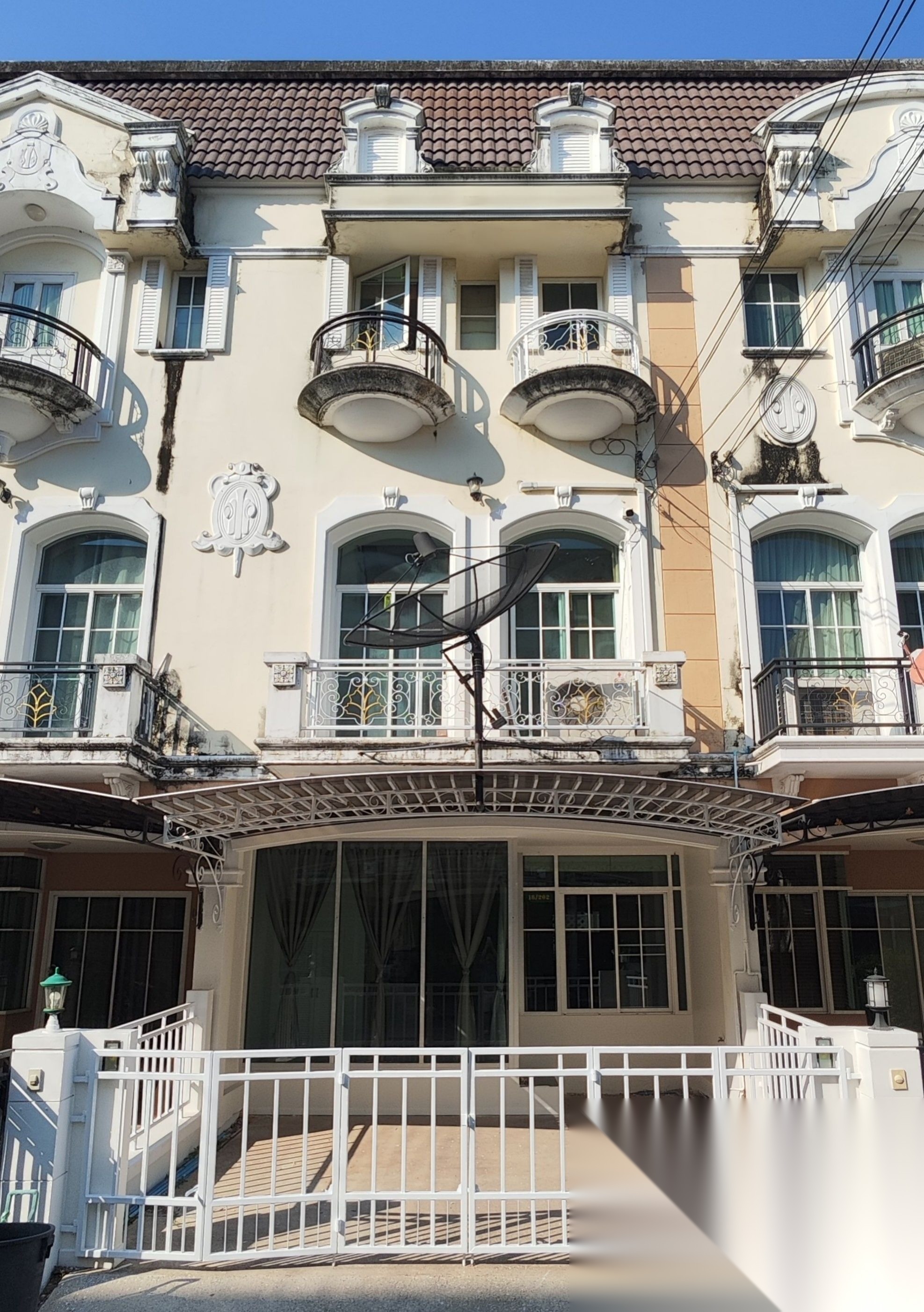 3 Bedroom Townhouse for sale at The Metro Rama 9 — photo 2