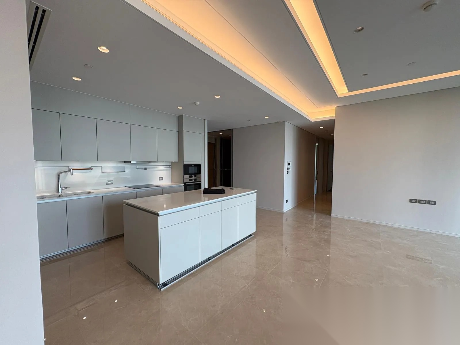 2 Bedroom Condo for sale at The Residences at Sindhorn Kempinski Hotel Bangkok [Leasehold] — photo 1