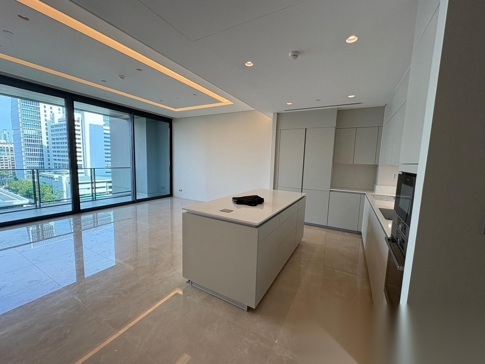 2 Bedroom Condo for sale at The Residences at Sindhorn Kempinski Hotel Bangkok [Leasehold] — photo 2