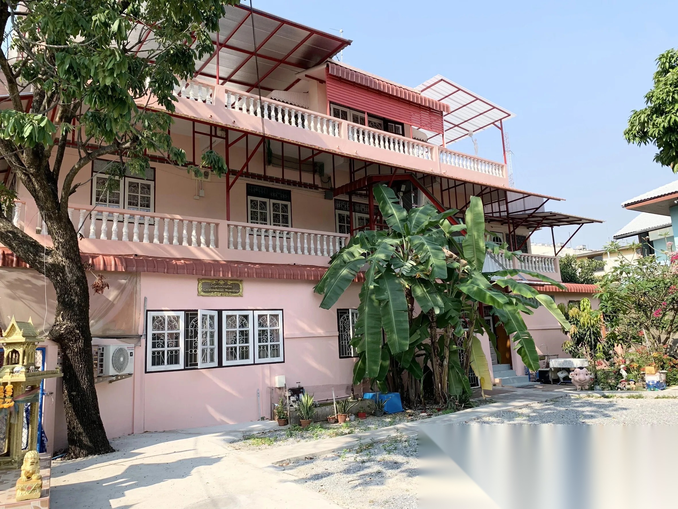 House near MRT with licensed homestay business and equipment — photo 1
